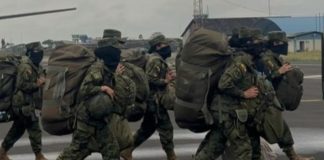 Un contingente de mujeres militares del Ejército Ecuatoriano arribó a Guayaquil para fortalecer las operaciones de seguridad en Manabí, Los Ríos y Guayas. El despliegue se enmarca en la fase denominada Ofensiva Total, una estrategia que contempla la movilización de más de 10 000 militares a escala nacional con el objetivo de reforzar el control territorial y enfrentar a las organizaciones criminales.