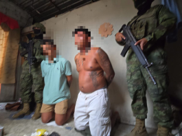 Un operativo militar ejecutado en el sector El Salto, en el cantón Babahoyo, permitió la captura de dos presuntos integrantes de un Grupo Armado Organizado, identificados como alias “Oliver” y “Polilla”, considerados elementos de mediano valor dentro de la estructura criminal que opera en la provincia de Los Ríos.