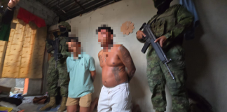 Un operativo militar ejecutado en el sector El Salto, en el cantón Babahoyo, permitió la captura de dos presuntos integrantes de un Grupo Armado Organizado, identificados como alias “Oliver” y “Polilla”, considerados elementos de mediano valor dentro de la estructura criminal que opera en la provincia de Los Ríos.