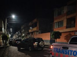 Un accidente de tránsito se registró en la intersección de las calles Venezuela y Diego de Almagro, en el centro de Riobamba, aproximadamente a las 22H00 del domingo 4 de enero. Dos vehículos de servicio particular se vieron involucrados en un choque lateral angular.