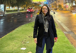 La política ecuatoriana Gabriela Rivadeneira volvió a Ecuador el pasado 13 de enero de 2026, después de permanecer fuera del país durante casi seis años. Su regreso ocurre en medio de un momento clave para el movimiento Revolución Ciudadana (RC), al que está vinculada y que se prepara para celebrar su convención nacional la próxima semana en Manta, provincia de Manabí.