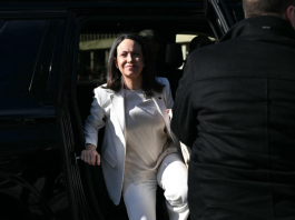 El presidente de Estados Unidos, Donald Trump, recibió este jueves en la Casa Blanca a la líder opositora venezolana María Corina Machado, galardonada con el Premio Nobel de la Paz 2025, en un almuerzo privado con el objetivo de analizar la compleja situación política de Venezuela.